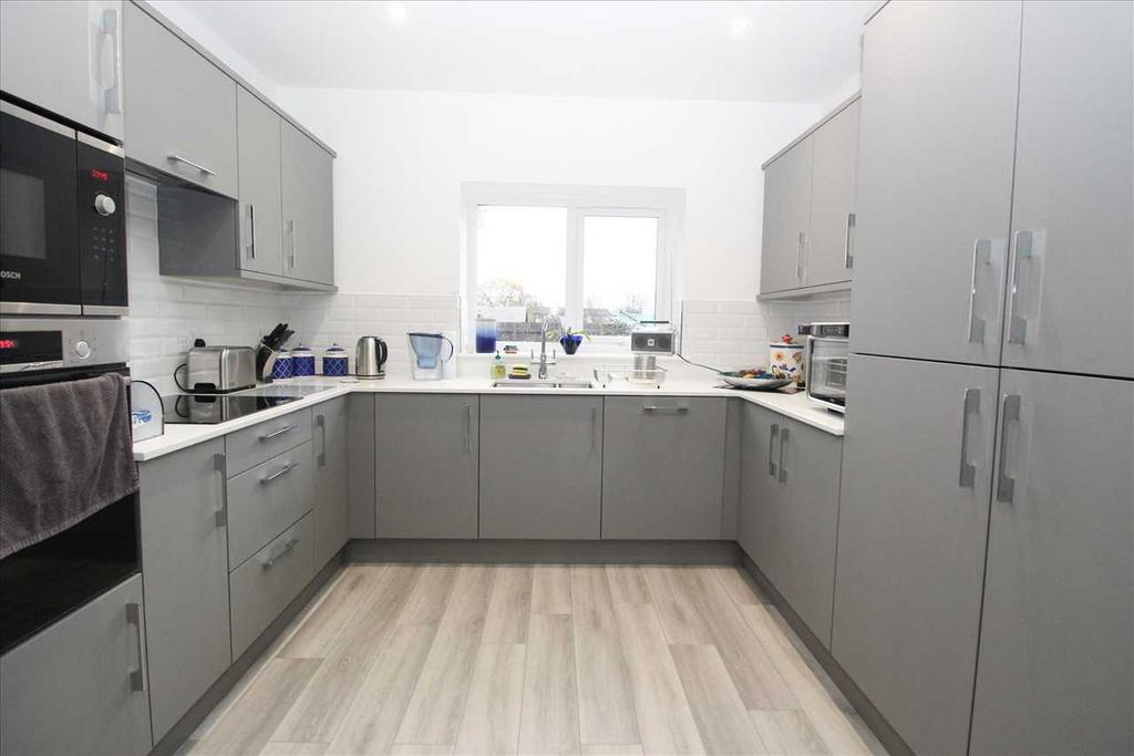 Kitchen /