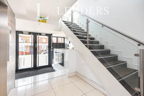 2 bedroom flat to rent, Baddow Road, CM2