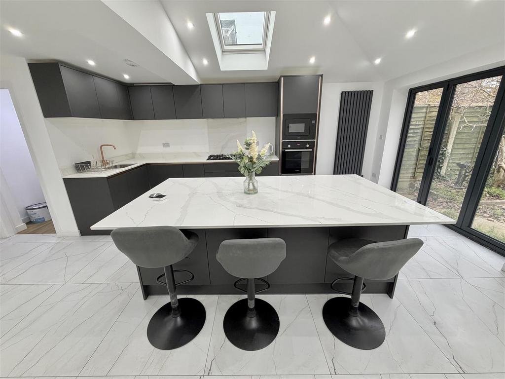 Kitchen Area 4