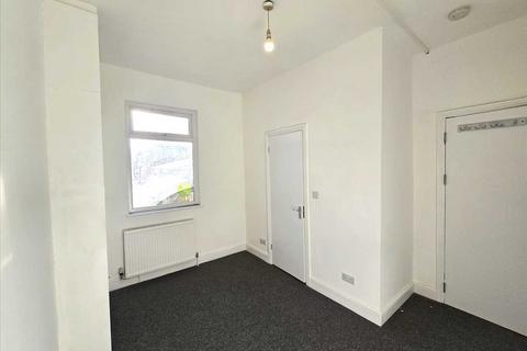 4 bedroom house share to rent, Myddleton Road, Wood Green
