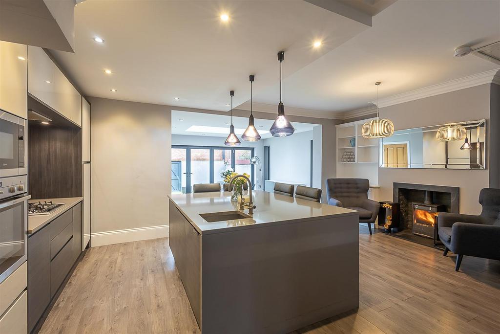 Kitchen/ Breakfast Room