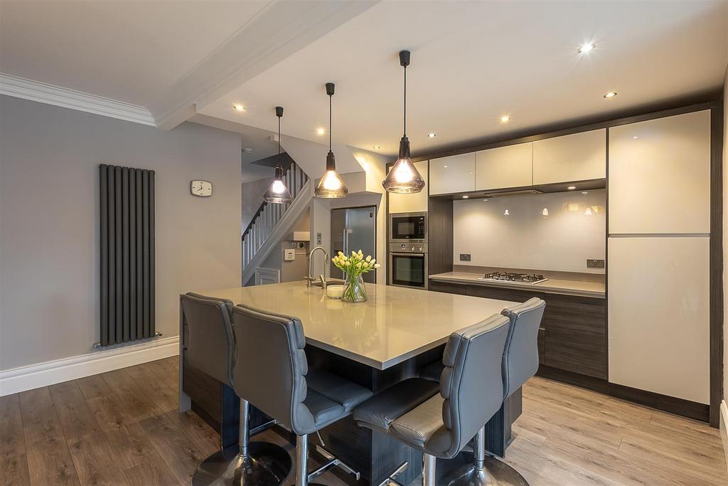Kitchen/ Breakfast Room