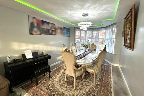 3 bedroom semi-detached house to rent, Welford Road, Sutton Coldfield, West Midlands, B73