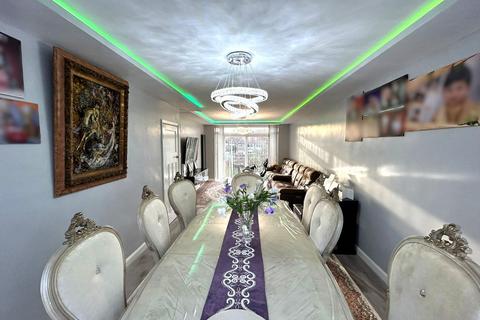 3 bedroom semi-detached house to rent, Welford Road, Sutton Coldfield, West Midlands, B73