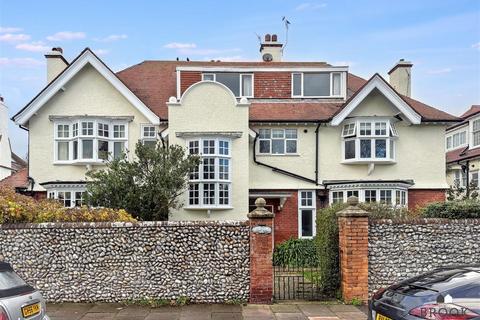 12 Dittons Road, Eastbourne BN21