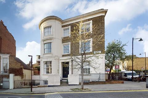 2 bedroom apartment to rent, Hemingford Road, London