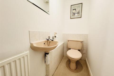 3 bedroom townhouse for sale, Springfield Lane, Kirkburton, Huddersfield HD8 0NZ