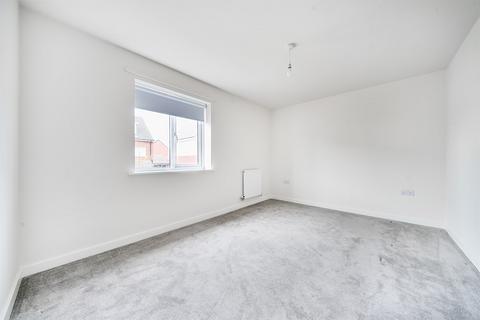 3 bedroom end of terrace house to rent, Harviston Avenue, NG4