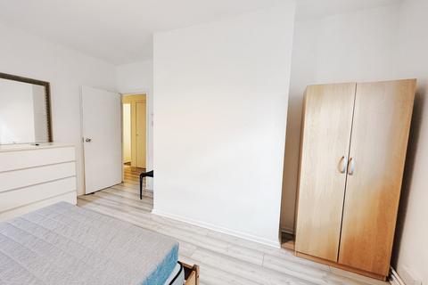 undefined, Bromley High Street, London E3