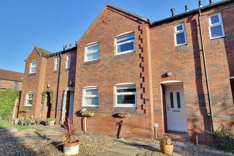 2 bedroom terraced house for sale - Wingfield Way, Beverley