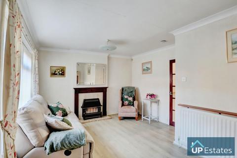 2 bedroom detached bungalow for sale, Leyland Road, Bulkington