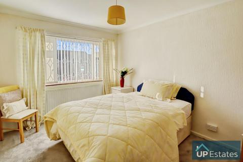 2 bedroom detached bungalow for sale, Leyland Road, Bulkington
