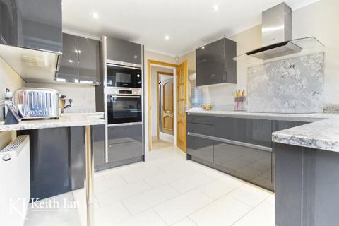 2 bedroom detached bungalow for sale, Windmill Lane, Cheshunt, EN8