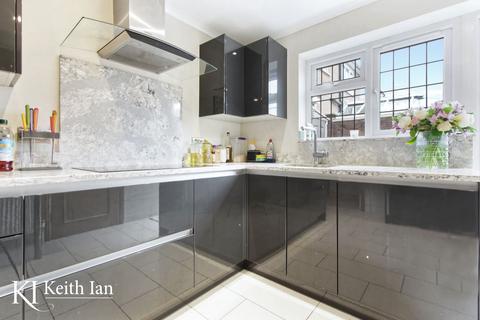 2 bedroom detached bungalow for sale, Windmill Lane, Cheshunt, EN8