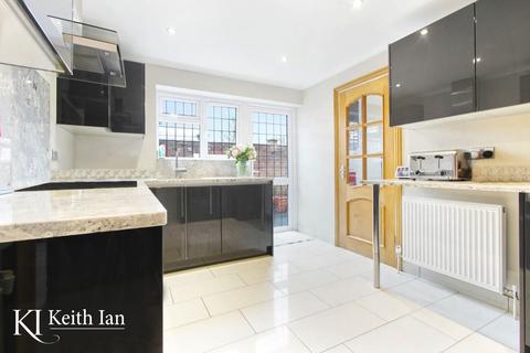 2 bedroom detached bungalow for sale, Windmill Lane, Cheshunt, EN8