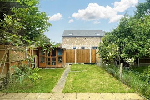 3 bedroom terraced house to rent, Wulfstan Way, CB1