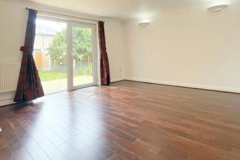 3 bedroom terraced house to rent, Wulfstan Way, CB1
