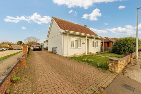 4 bedroom detached bungalow for sale, Hawthorn Road, Clacton-on-sea, CO15 4