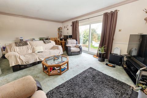 4 bedroom detached bungalow for sale, Hawthorn Road, Clacton-on-sea, CO15 4