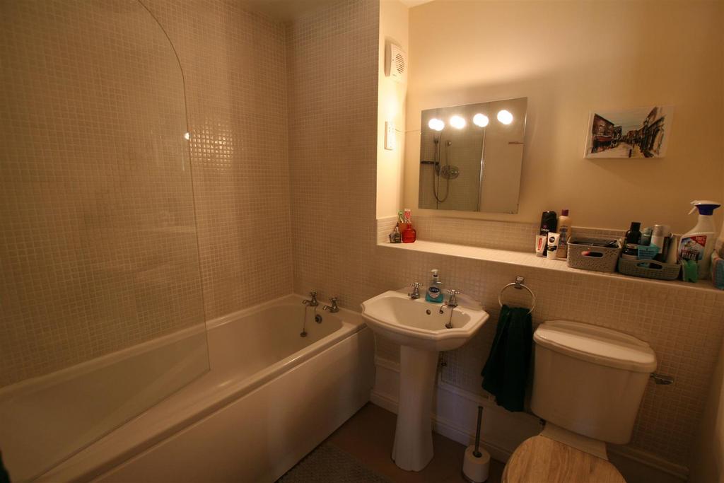 Sansomeplace,37bathroom.JPG