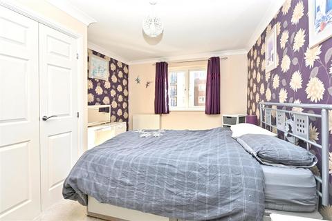 3 bedroom flat for sale, San Juan Court, Eastbourne