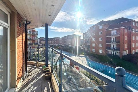 3 bedroom flat for sale, San Juan Court, Eastbourne