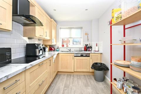 3 bedroom flat for sale, San Juan Court, Eastbourne