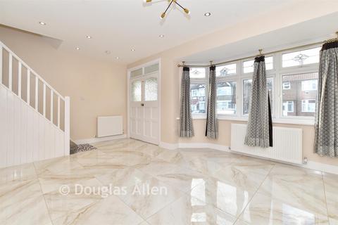 3 bedroom terraced house for sale, Joydon Drive, Romford RM6