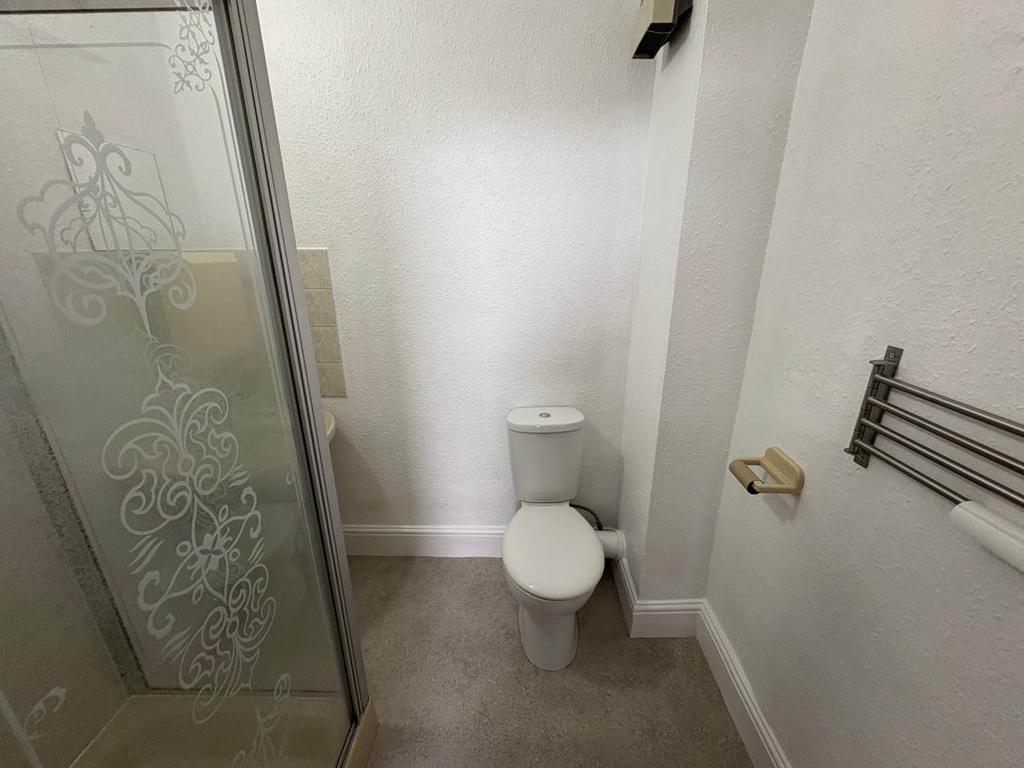 Graham rd 12 shower