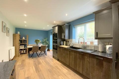 4 bedroom detached house for sale, Bevers Way, Holton-Le-Clay, Grimsby