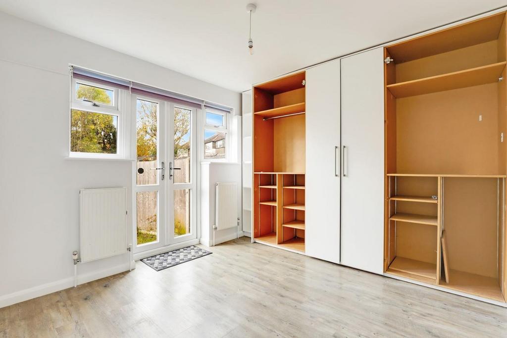 15-e1e7 JHProp World - 82 Meadowview Road - 16-mediu
