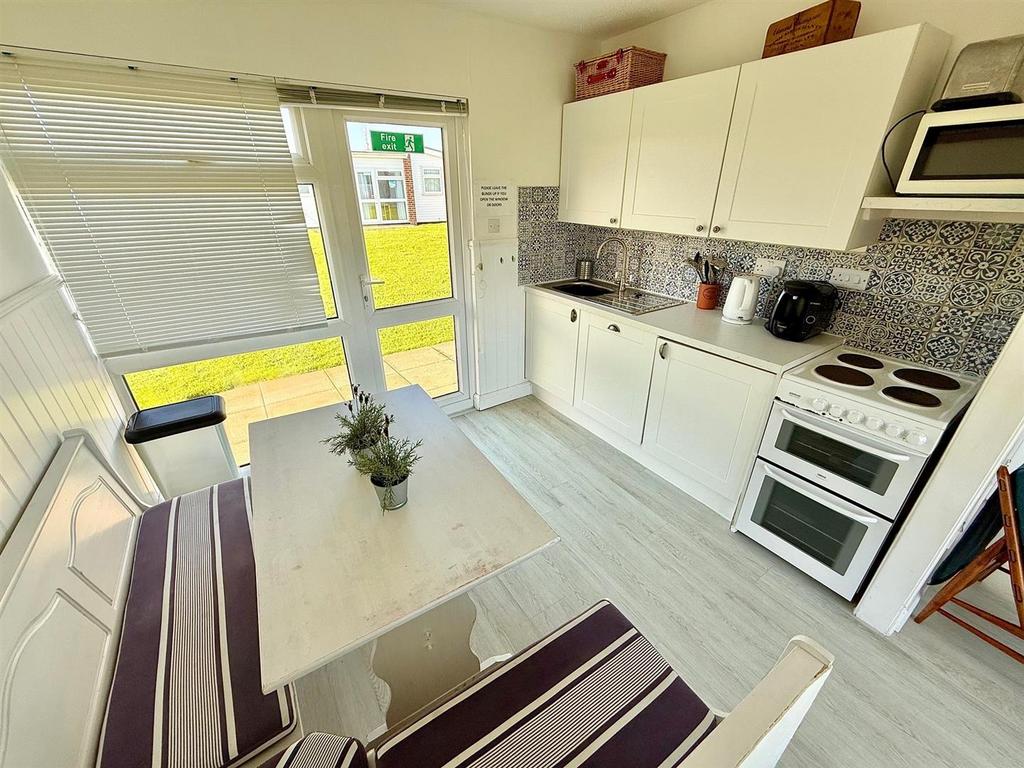 Kitchen/Dinng Area