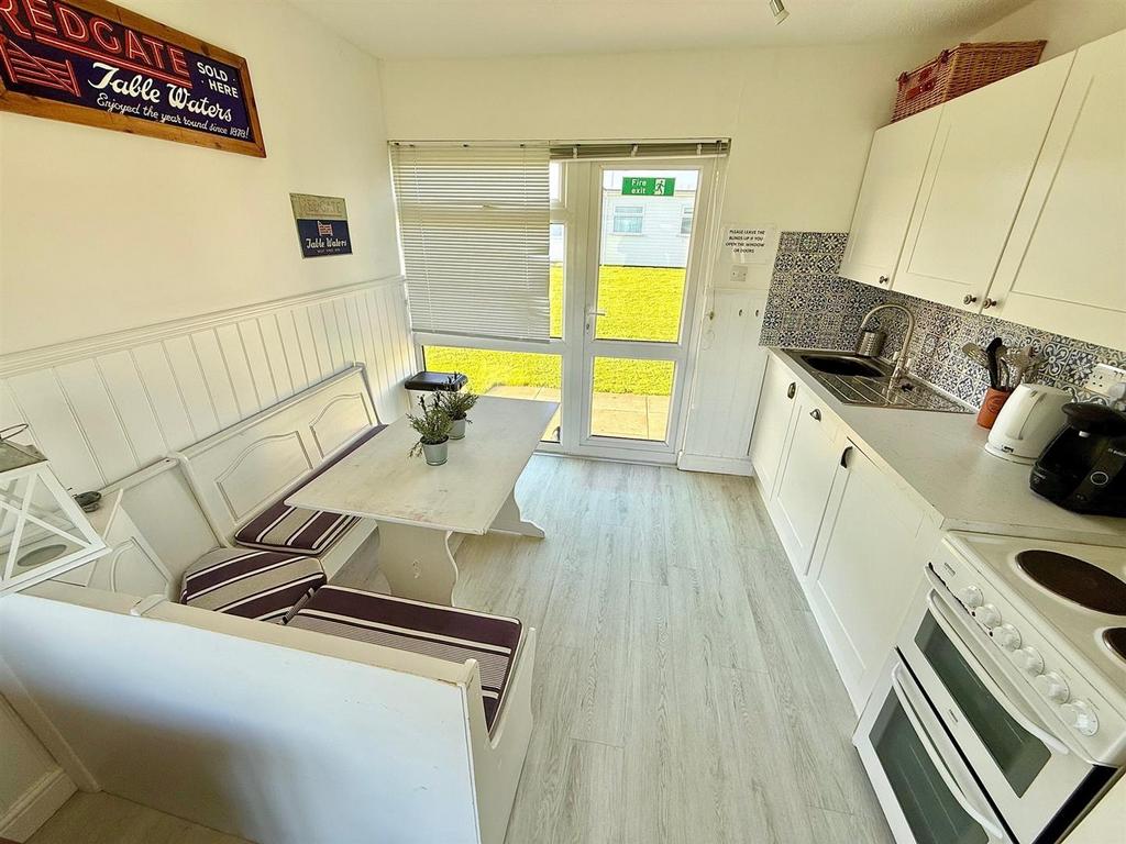 Kitchen/Dinng Area