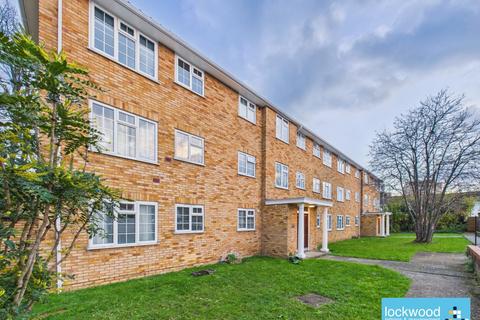 2 bedroom apartment to rent, Robin Way, Staines