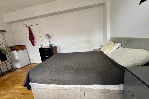 5 bedroom flat to rent, Candida Court, Clarence Way, London, NW1