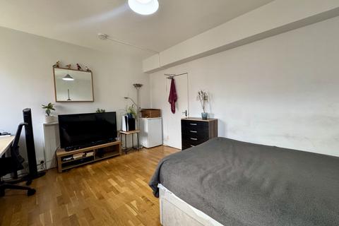 5 bedroom flat to rent, Candida Court, Clarence Way, London, NW1