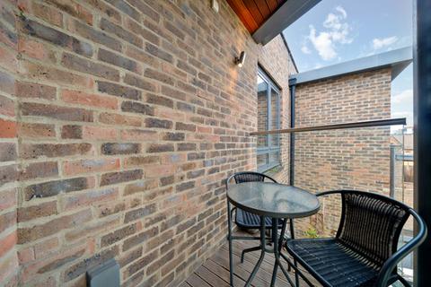 1 bedroom flat for sale, Gutenberg Court, London, SE1