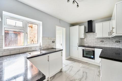 3 bedroom terraced house to rent, Bittenham Close, Stone, HP17