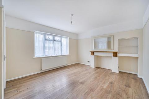 3 bedroom terraced house to rent, Bittenham Close, Stone, HP17