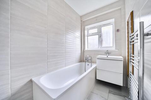 3 bedroom terraced house to rent, Bittenham Close, Stone, HP17