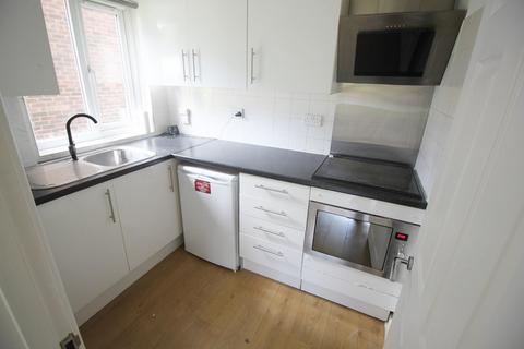 1 bedroom flat to rent, Barnfield Court, Southampton, SO19 9PR