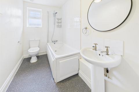 1 bedroom flat for sale, Hersham Road, Walton on Thames