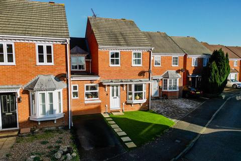 3 bedroom terraced house for sale, Lark Vale, Aylesbury HP19