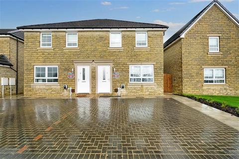 3 bedroom semi-detached house to rent, Skylark Drive, WF12