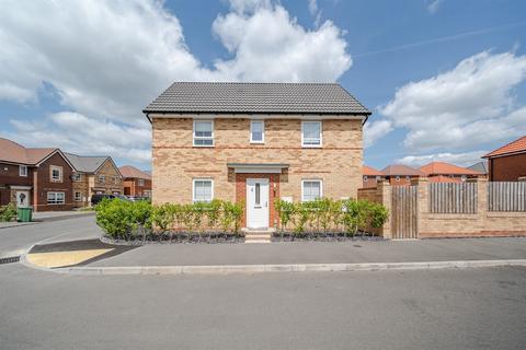 3 bedroom semi-detached house to rent, Brambling Avenue, WF12