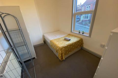 1 bedroom in a house share to rent, Knowle Road  (room 2), West Yorkshire LS4