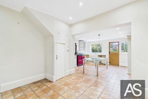 4 bedroom end of terrace house for sale, Battle Hill, Battle, TN33