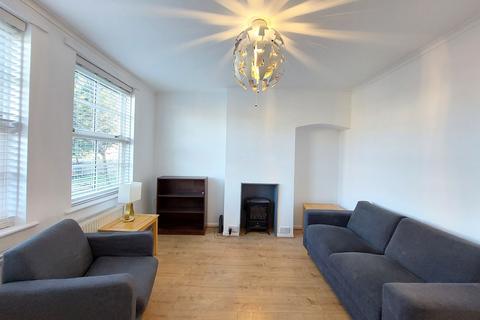 3 bedroom terraced house to rent, Green End Road, Cambridge, CB4