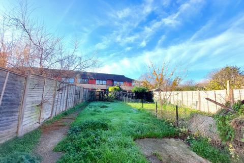 3 bedroom terraced house to rent, Green End Road, Cambridge, CB4