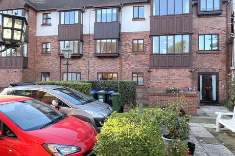 2 bedroom flat for sale, St. Nicholas Church Street, Warwick